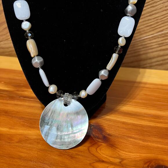 Lia Sophia Seascapes Mother Of Pearl Necklace & Earrings Set NEW Chunky Pearls - Picture 5 of 10